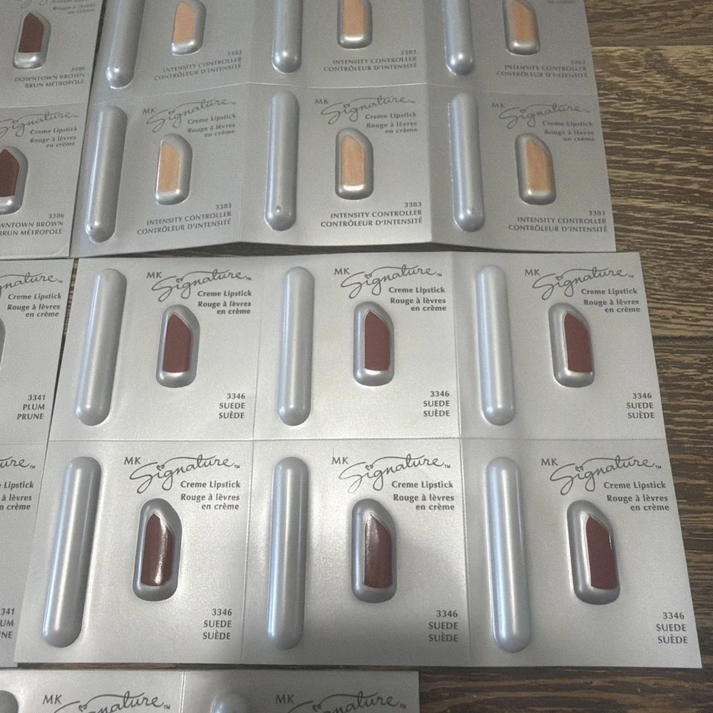 Mary Kay Signature 8 Sheets Creme Lipstick Samples w/Pouch - Discontinued Shades